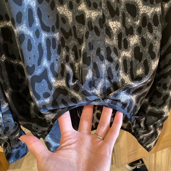 Neiman Marcus leopard print blouse top GUC. Size Med. Popular print this fall! - Picture 7 of 8
